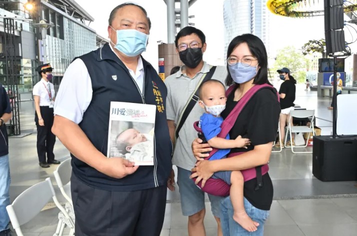 【台灣電報/藍雀新媒體】台中火車站首次舉辦互動展覽力挺顱顏兒 盼社會尊重生命